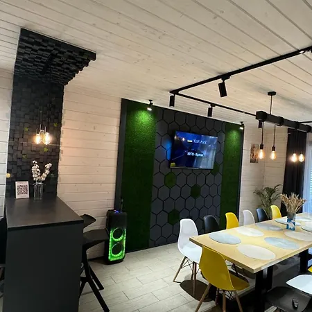 Weekend House Будинок відпочинку