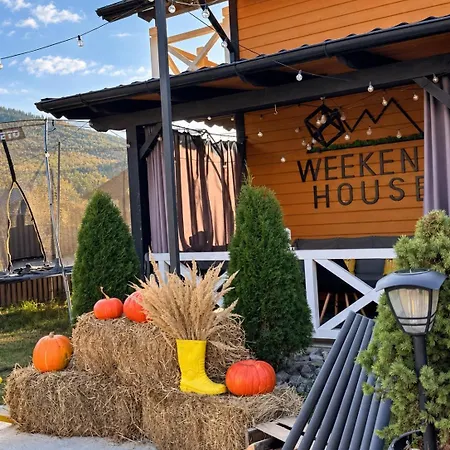 Weekend House Будинок відпочинку *
