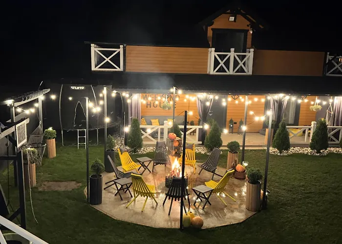Дом отдыха Weekend House *